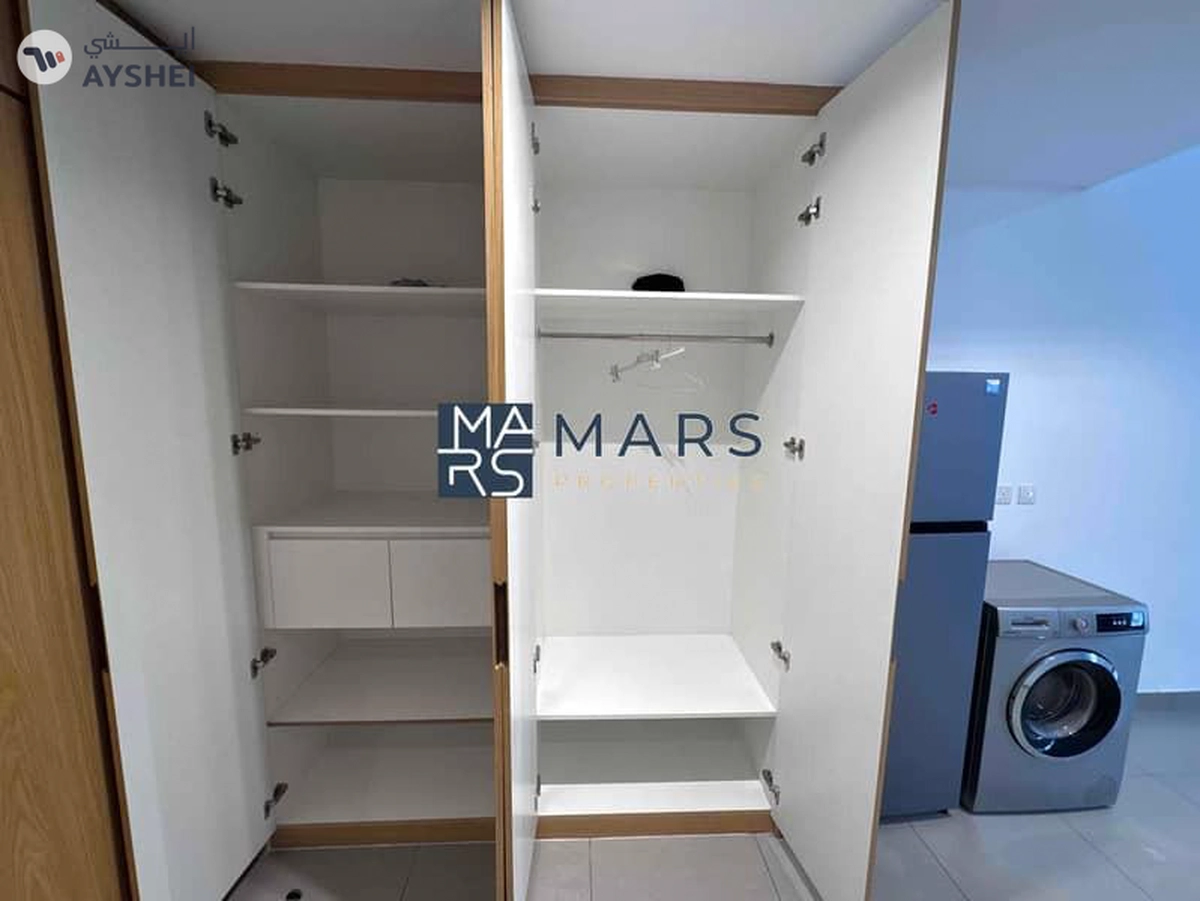 Spacious studio apartment with kitchen appliances and all facilities in Al Mamsha available-4-4