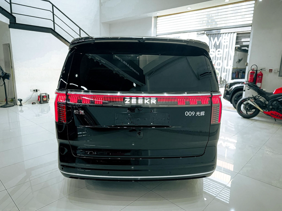 2024 Zeekr 009 Grand Ultra Luxury 4-seater MPV Electric // EMI Starts from 6,500 AED-4-4