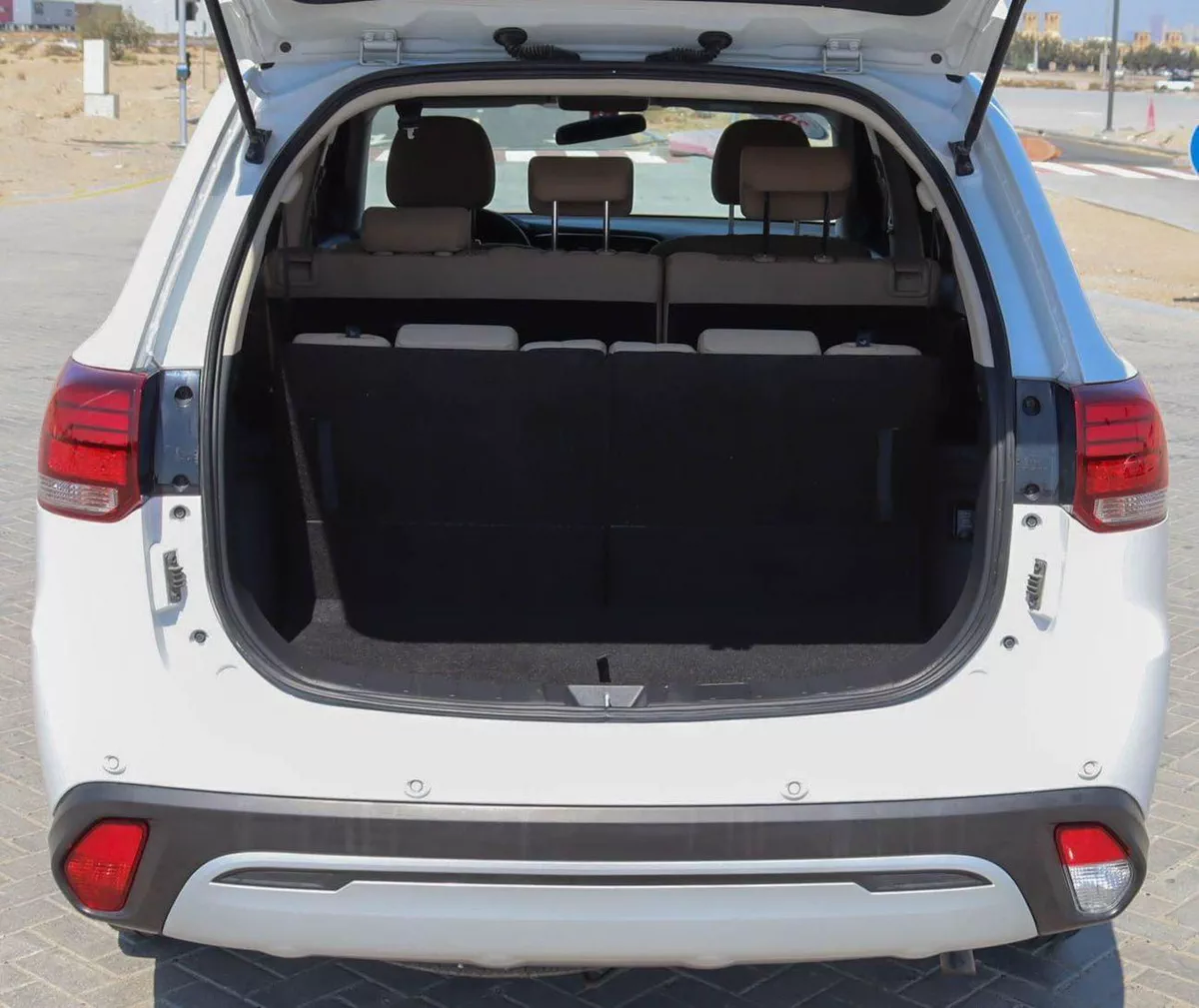 Mitsubishi Outlander GLX HIGHLINE FABRIC Mitsubishi Outlander | 2.5 L | 2022 | GCC | Accident-Free |  In Excellent Condit-11-0