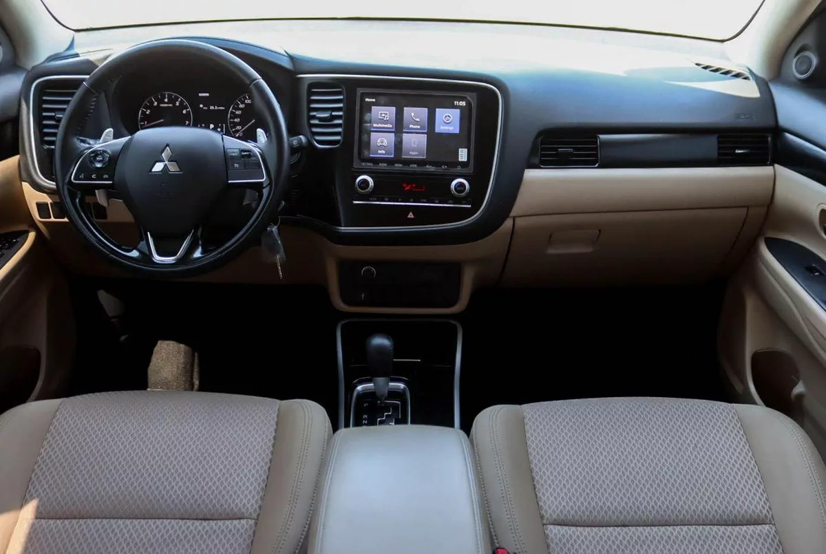 Mitsubishi Outlander GLX HIGHLINE FABRIC Mitsubishi Outlander | 2.5 L | 2022 | GCC | Accident-Free |  In Excellent Condit-12-0