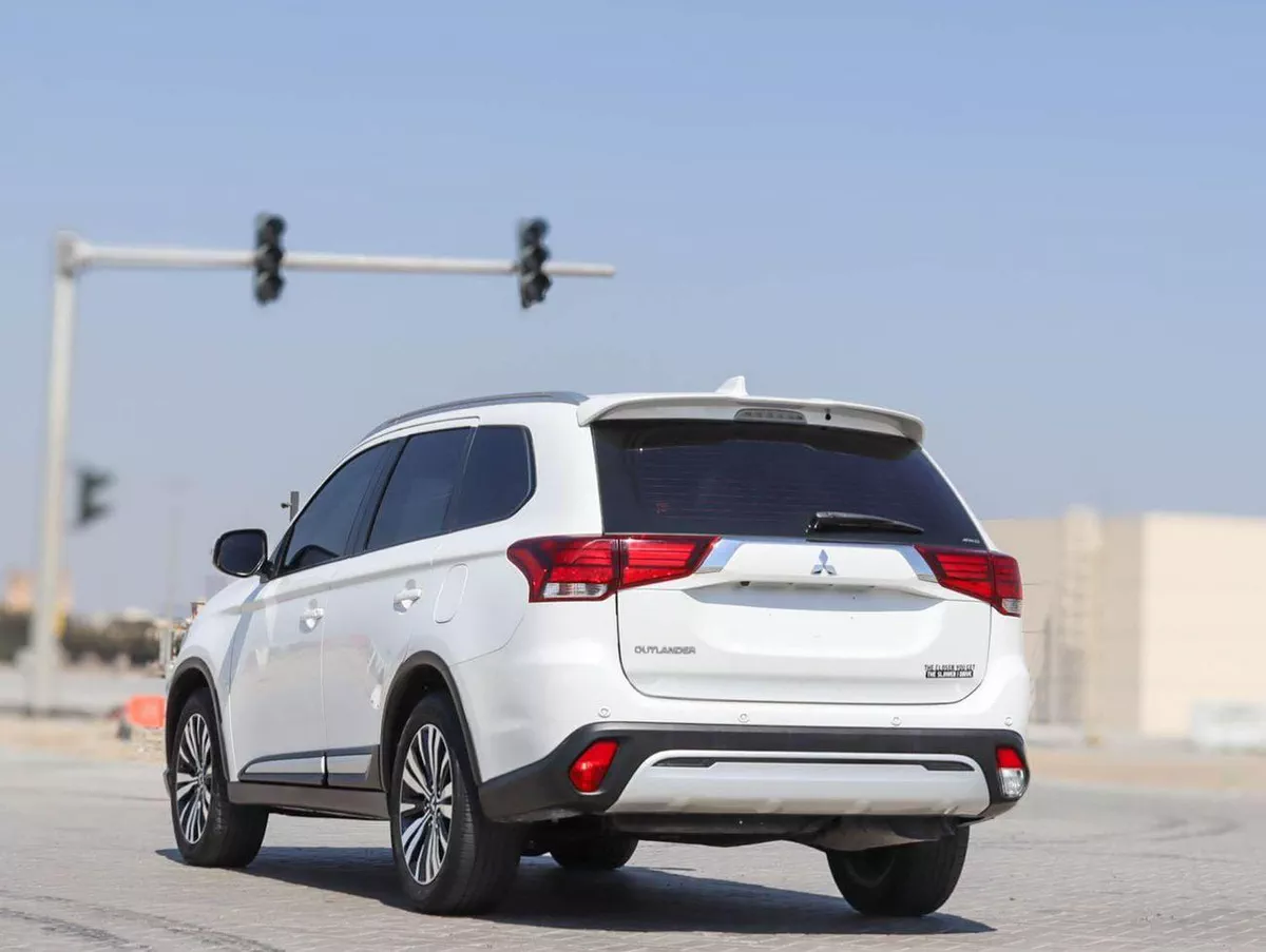 Mitsubishi Outlander GLX HIGHLINE FABRIC Mitsubishi Outlander | 2.5 L | 2022 | GCC | Accident-Free |  In Excellent Condit-3-0