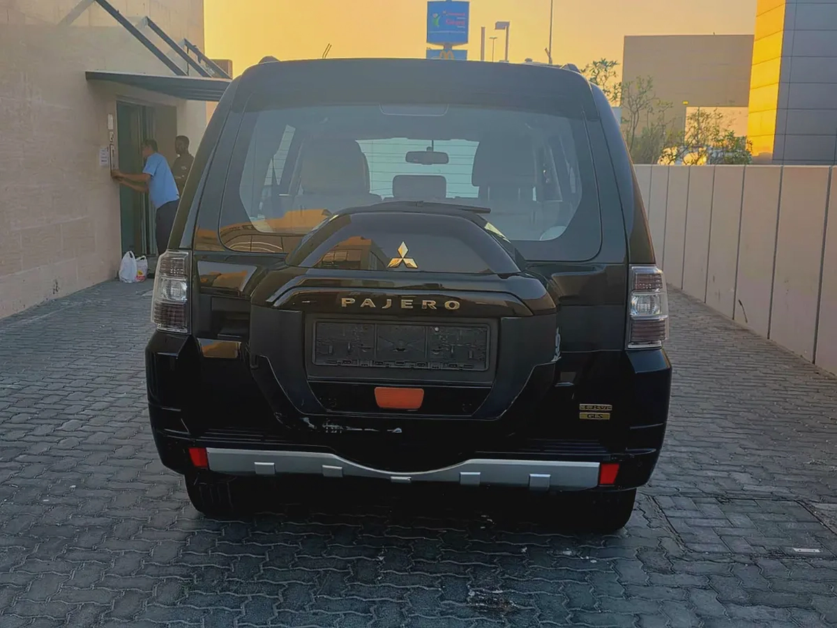 Mitsubishi Pajero GLS 2020 - GCC Specs - Excellent Condition-4-4