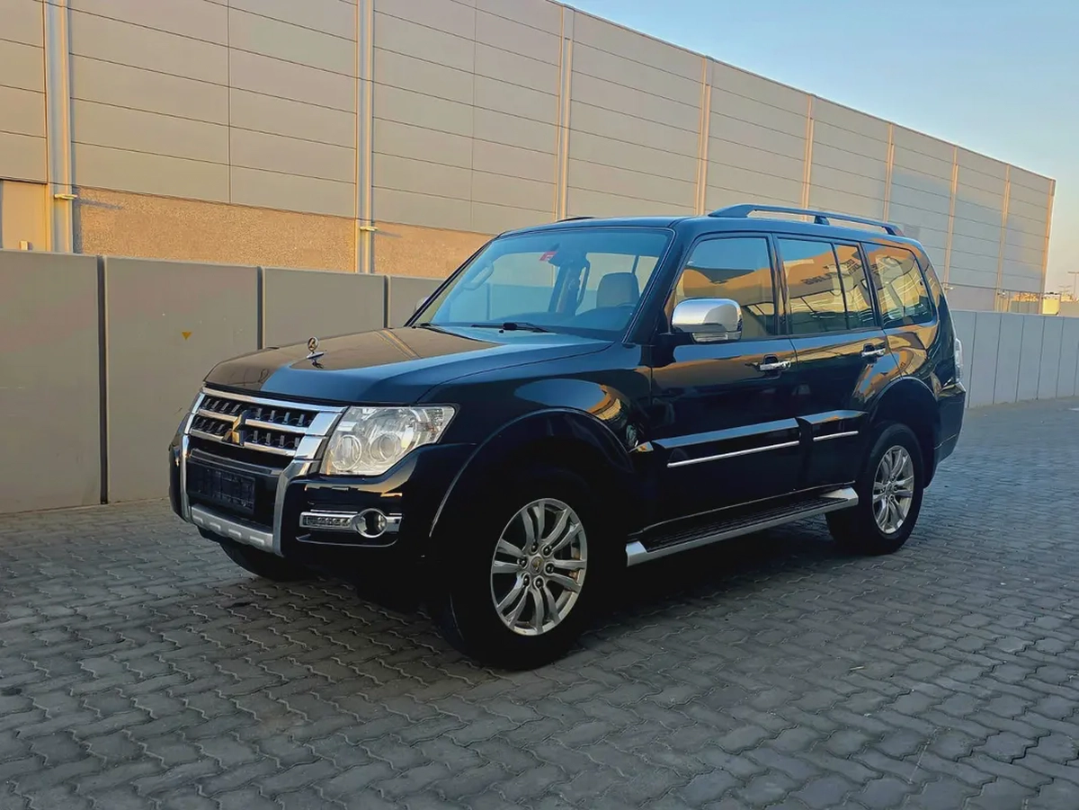 Mitsubishi Pajero GLS 2020 - GCC Specs - Excellent Condition-12-12