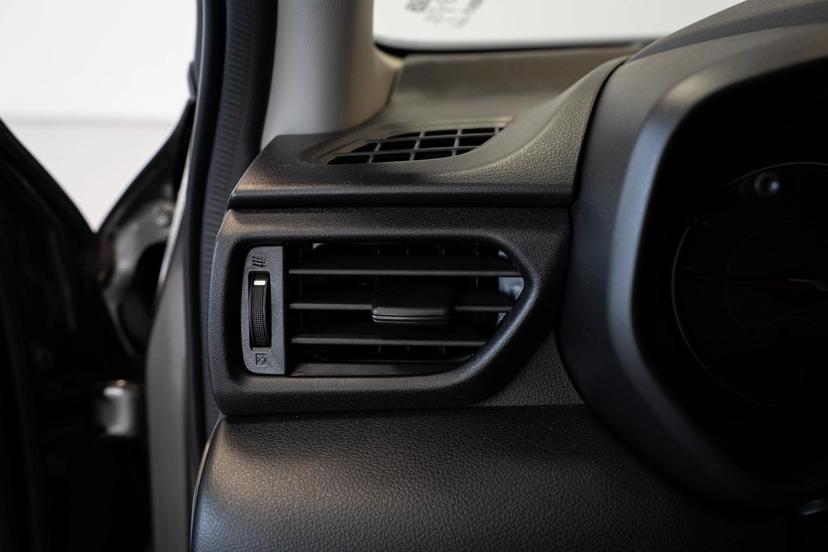 Suzuki Swift GLX 2026-18-18