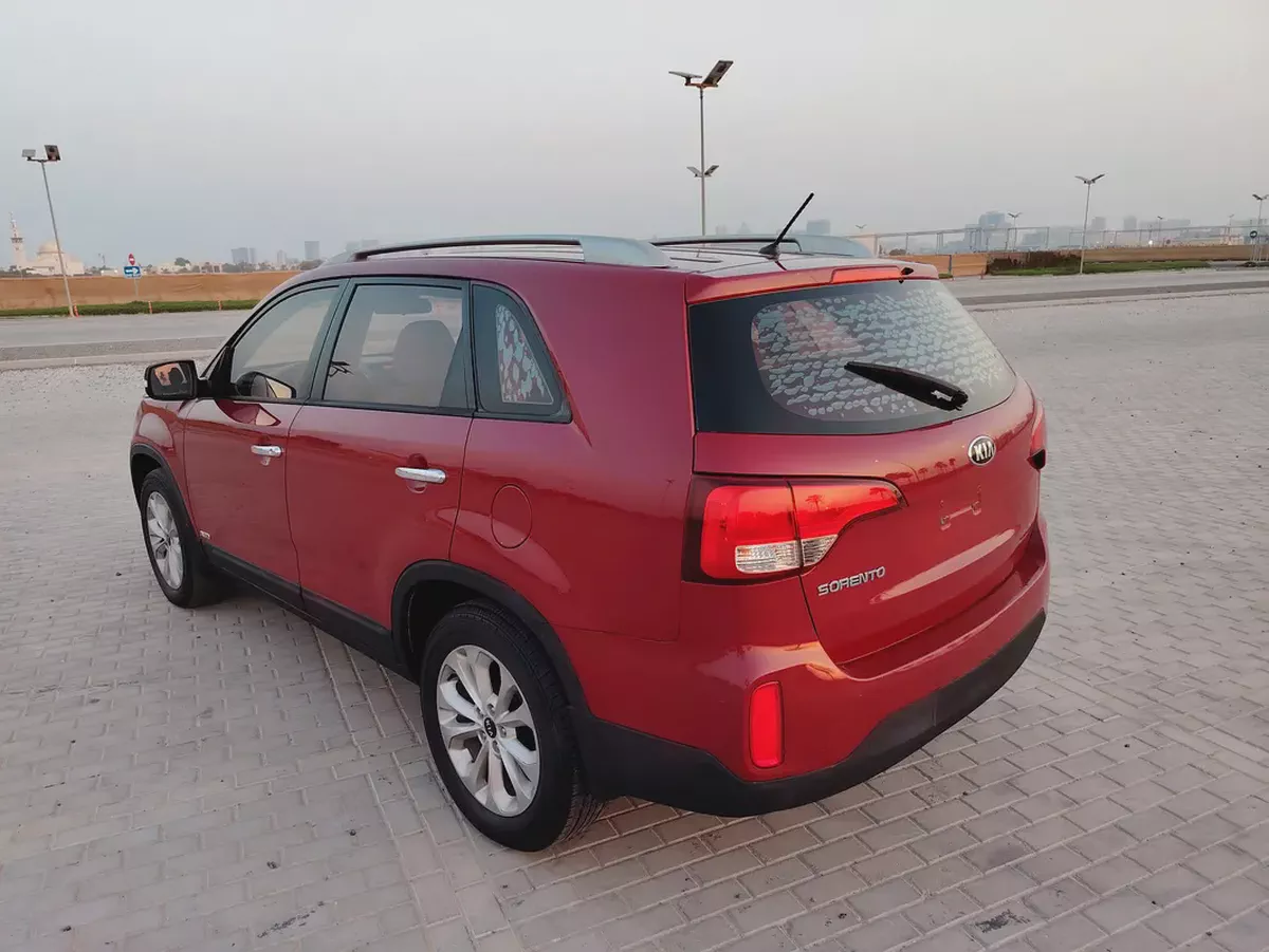 Kia Sorento 2014 GCC 4 Cylinder Immaculate Prestine Clean Condition 7 Seater SUV Perfect For Family-12-12