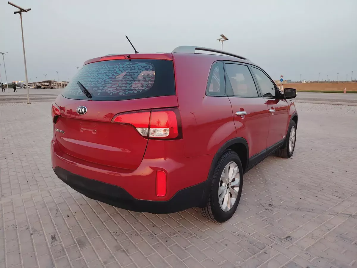 Kia Sorento 2014 GCC 4 Cylinder Immaculate Prestine Clean Condition 7 Seater SUV Perfect For Family-15-15
