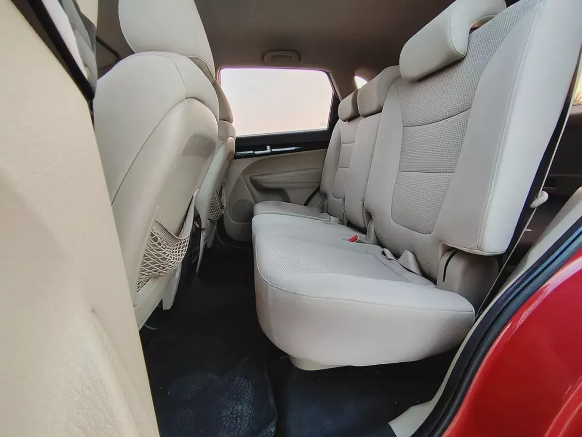 Kia Sorento 2014 GCC 4 Cylinder Immaculate Prestine Clean Condition 7 Seater SUV Perfect For Family-6-6