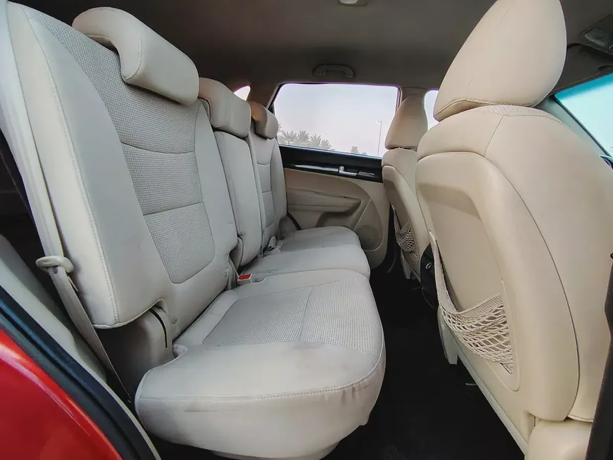 Kia Sorento 2014 GCC 4 Cylinder Immaculate Prestine Clean Condition 7 Seater SUV Perfect For Family-7-7