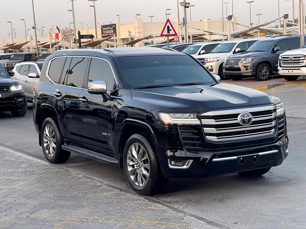تويوتا لاند كلوزر VXR توين تيربو فل 2023 Toyota Land Cruiser VXR - GCC Specs - Pristine Condition