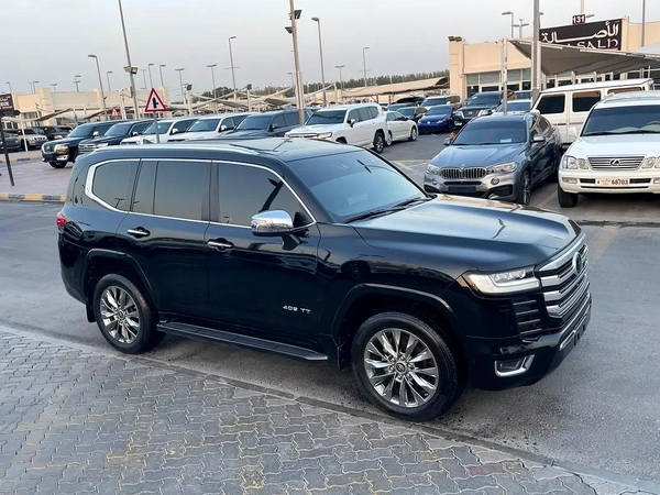 تويوتا لاند كلوزر VXR توين تيربو فل 2023 Toyota Land Cruiser VXR - GCC Specs - Pristine Condition