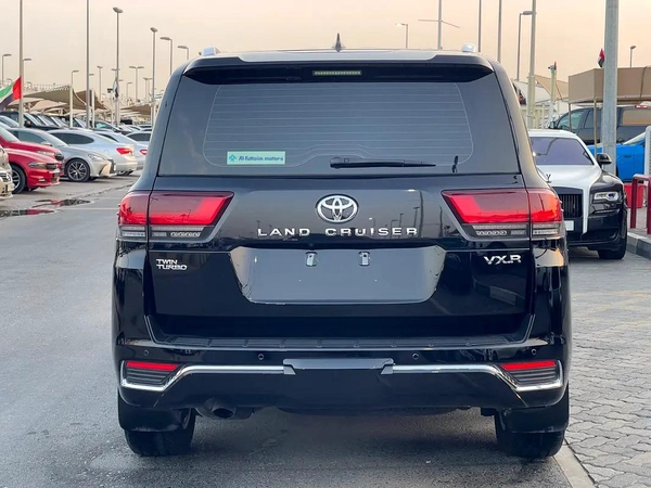 تويوتا لاند كلوزر VXR توين تيربو فل 2023 Toyota Land Cruiser VXR - GCC Specs - Pristine Condition