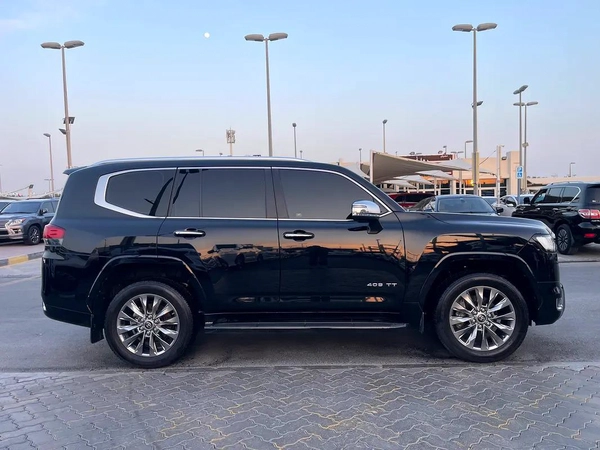 تويوتا لاند كلوزر VXR توين تيربو فل 2023 Toyota Land Cruiser VXR - GCC Specs - Pristine Condition