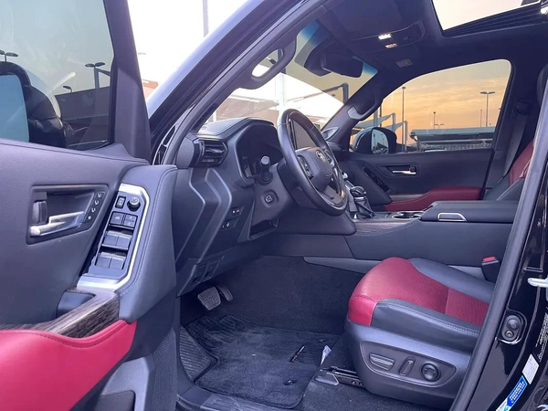 تويوتا لاند كلوزر VXR توين تيربو فل 2023 Toyota Land Cruiser VXR - GCC Specs - Pristine Condition
