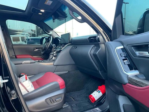 تويوتا لاند كلوزر VXR توين تيربو فل 2023 Toyota Land Cruiser VXR - GCC Specs - Pristine Condition