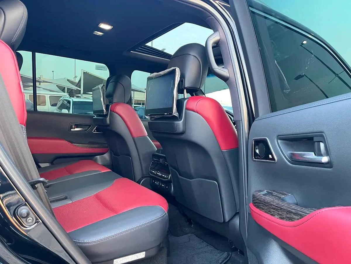 تويوتا لاند كلوزر VXR توين تيربو فل 2023 Toyota Land Cruiser VXR - GCC Specs - Pristine Condition-3-3