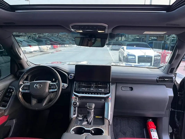 تويوتا لاند كلوزر VXR توين تيربو فل 2023 Toyota Land Cruiser VXR - GCC Specs - Pristine Condition