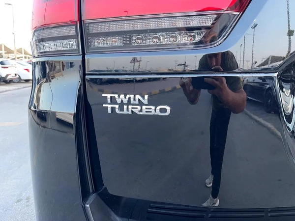 تويوتا لاند كلوزر VXR توين تيربو فل 2023 Toyota Land Cruiser VXR - GCC Specs - Pristine Condition
