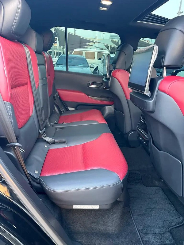 تويوتا لاند كلوزر VXR توين تيربو فل 2023 Toyota Land Cruiser VXR - GCC Specs - Pristine Condition