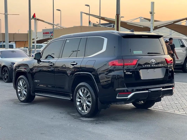 تويوتا لاند كلوزر VXR توين تيربو فل 2023 Toyota Land Cruiser VXR - GCC Specs - Pristine Condition