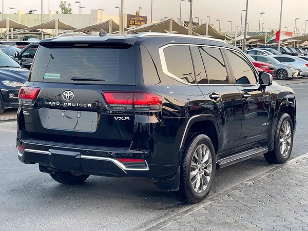 تويوتا لاند كلوزر VXR توين تيربو فل 2023 Toyota Land Cruiser VXR - GCC Specs - Pristine Condition