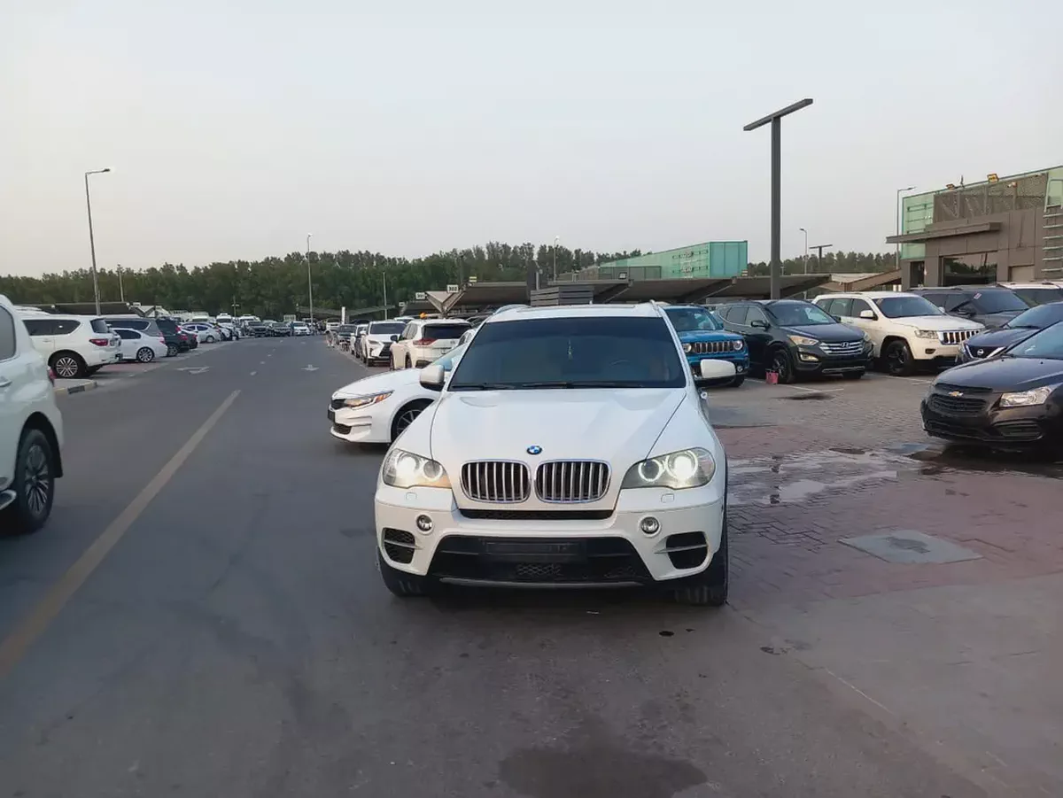 BMW X5 xDrive50i 2011 GCC Specs