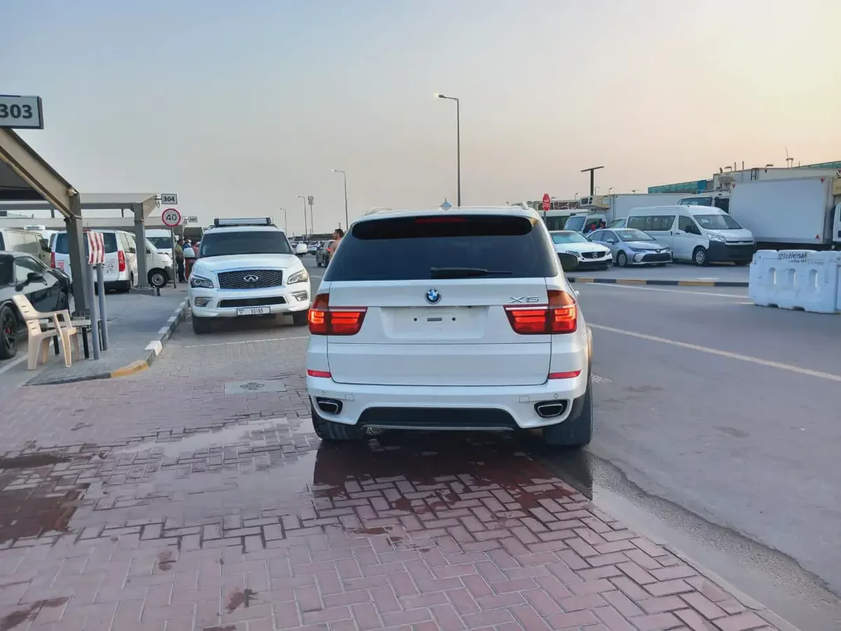 BMW X5 xDrive50i 2011 GCC Specs-7-7