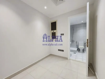 Large Charming 3BR+ Maid Room| Beautiful Views!-3