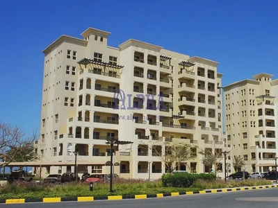 Large Charming 3BR+ Maid Room| Beautiful Views!-6