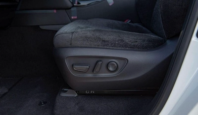 Toyota Land Cruiser GXR LC300 GXR 3.3D AT MY2024 – WHITE-15