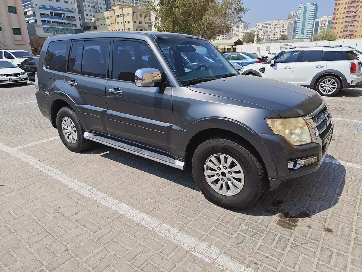 2015 Mitsubishi Pajero GLS Medium Line GCC Specs-5-5