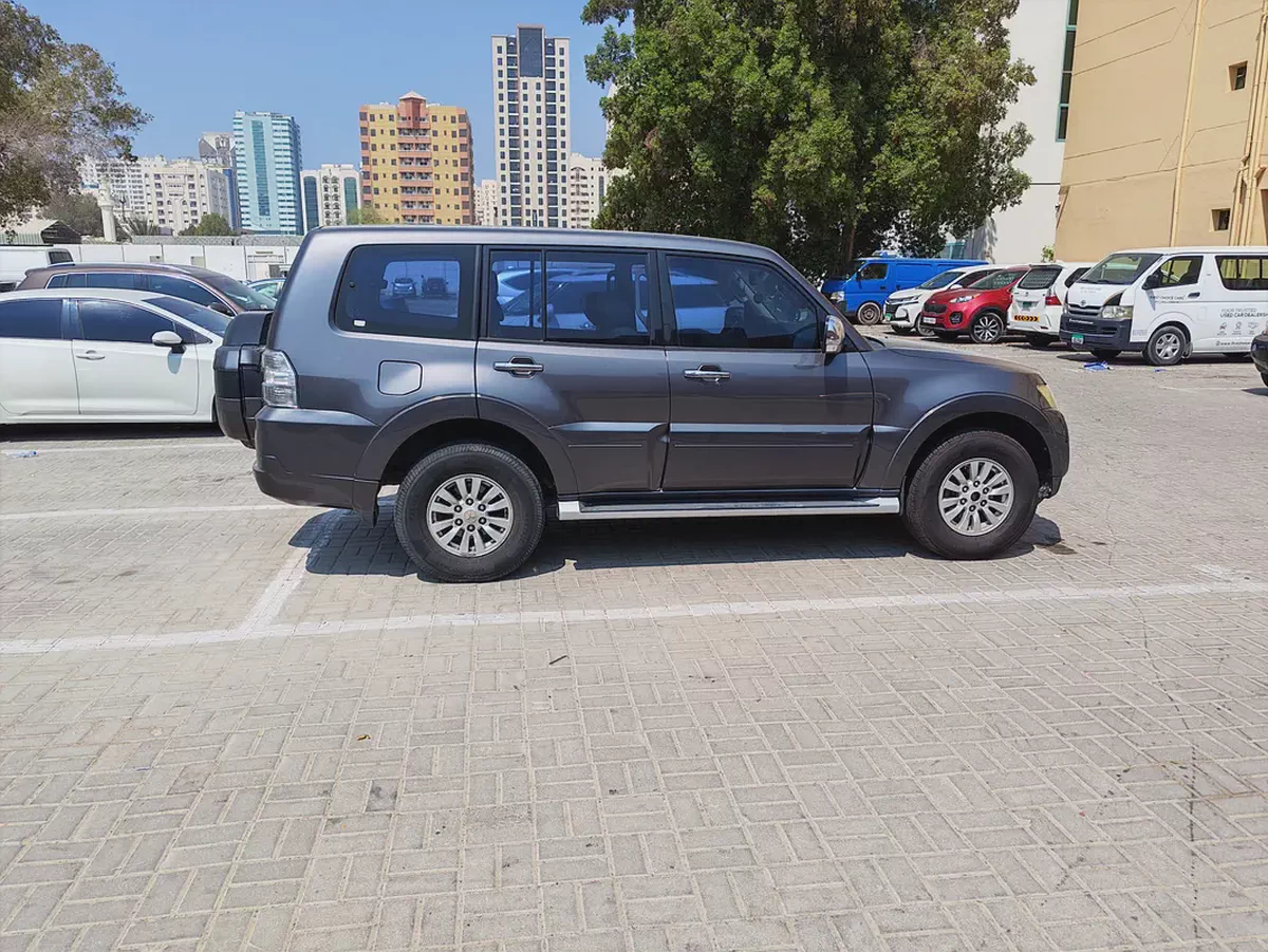 2015 Mitsubishi Pajero GLS Medium Line GCC Specs-8-8
