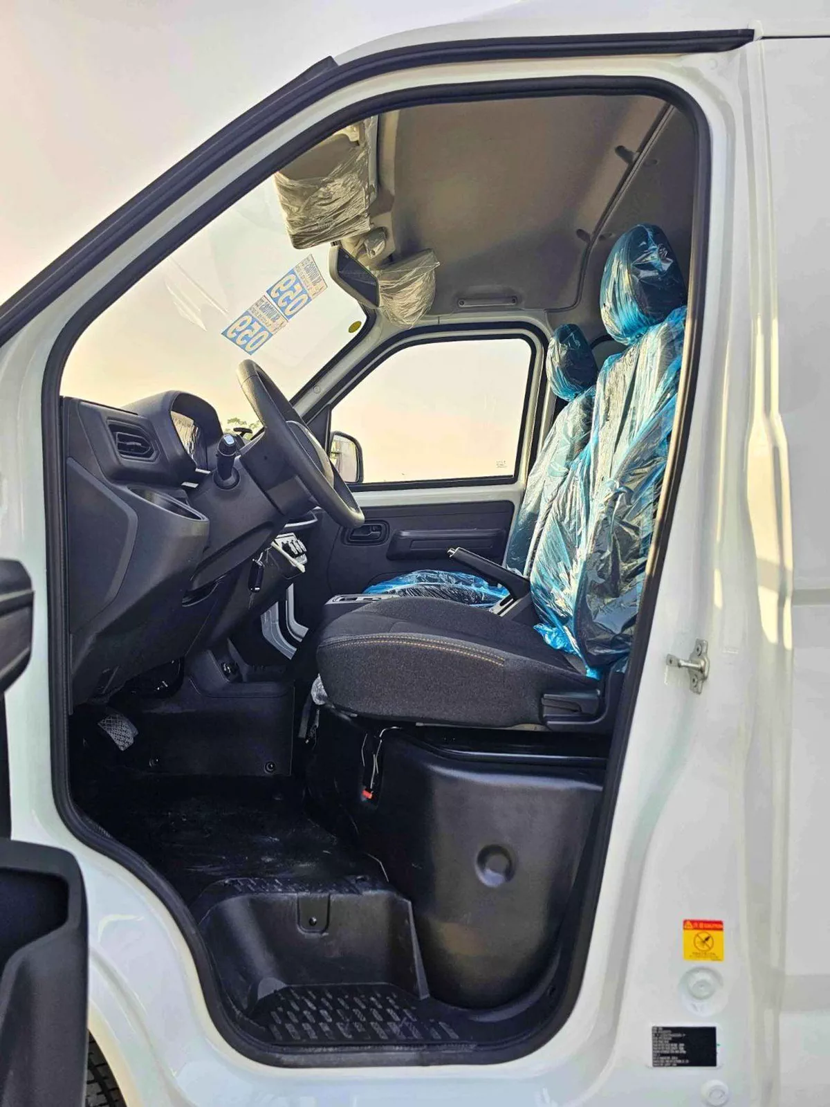 Sinogold Sena Ev300 PASSENGER (NON GCC) ELECTRIC PASSENGER 9 SEATS || DUAL CHRAGING PORT (CODE # SEVP25)-11-0
