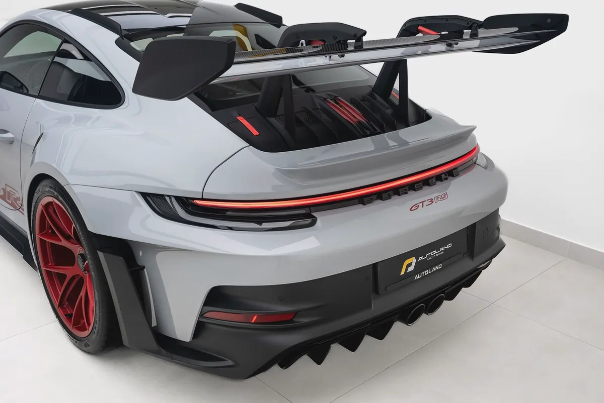 2024 PORSCHE 911 GT3 RS WEISSACH┃GCC┃5 YRS WARRANTY┃CARBON CERAMIC BRAKES┃SUSPENSION LIFTER┃ HIGH SP
