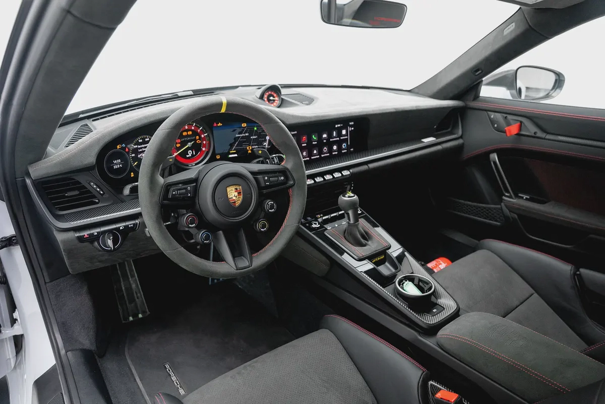 2024 PORSCHE 911 GT3 RS WEISSACH┃GCC┃5 YRS WARRANTY┃CARBON CERAMIC BRAKES┃SUSPENSION LIFTER┃ HIGH SP