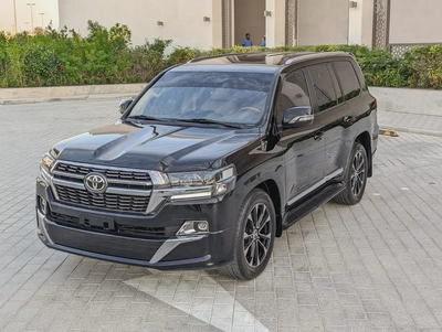 TOYOTA LAND CRUISER 2018 DIESEL V8 D-4D GCC IN EXCELLENT CONDITION-1