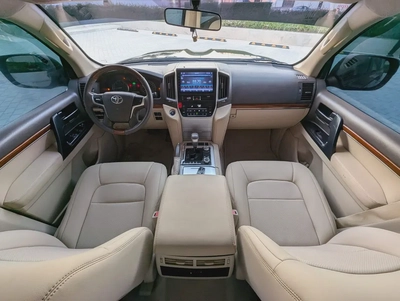 TOYOTA LAND CRUISER 2018 DIESEL V8 D-4D GCC IN EXCELLENT CONDITION-2