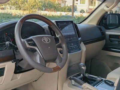 TOYOTA LAND CRUISER 2018 DIESEL V8 D-4D GCC IN EXCELLENT CONDITION-7
