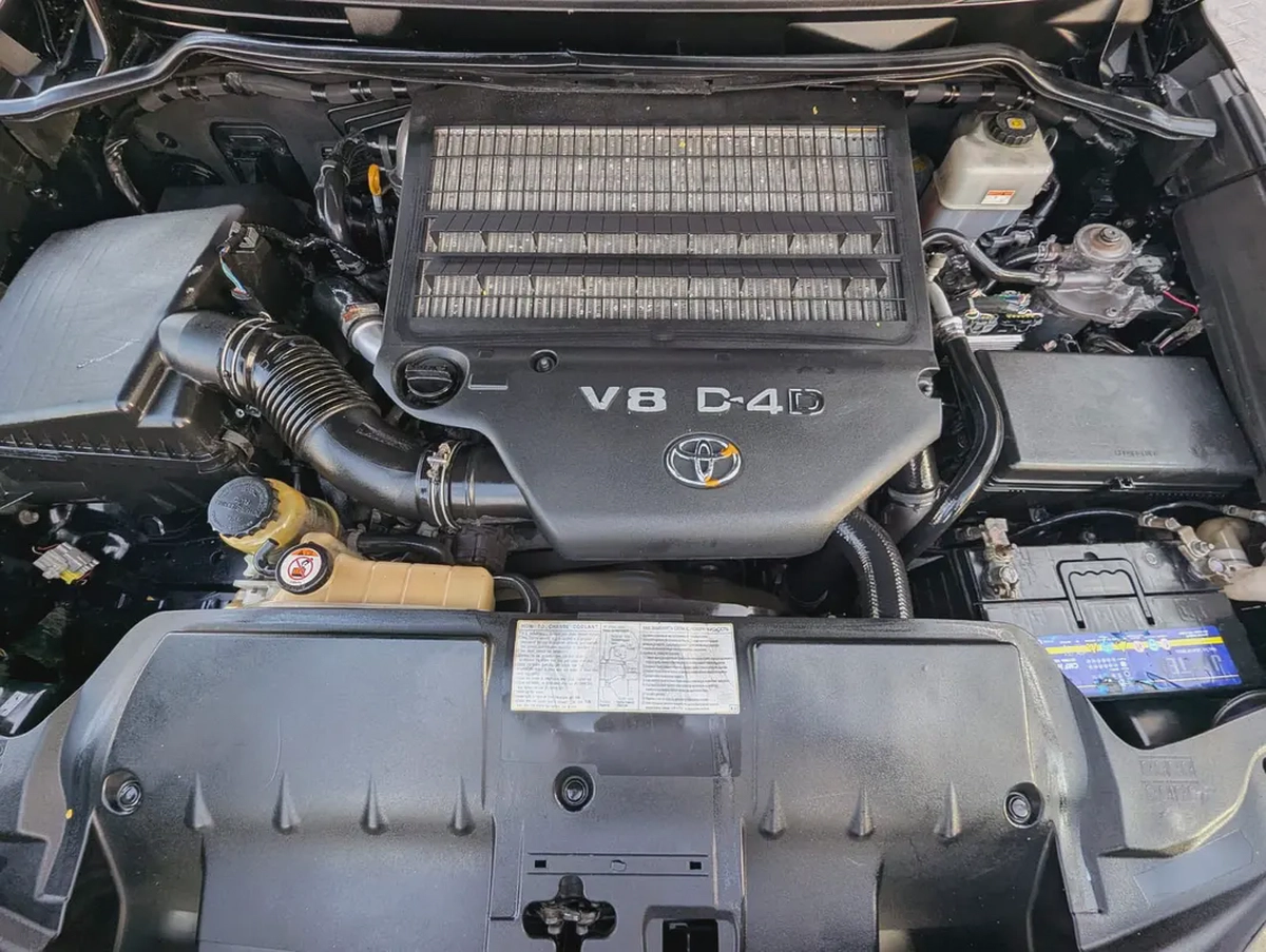 TOYOTA LAND CRUISER 2018 DIESEL V8 D-4D GCC IN EXCELLENT CONDITION