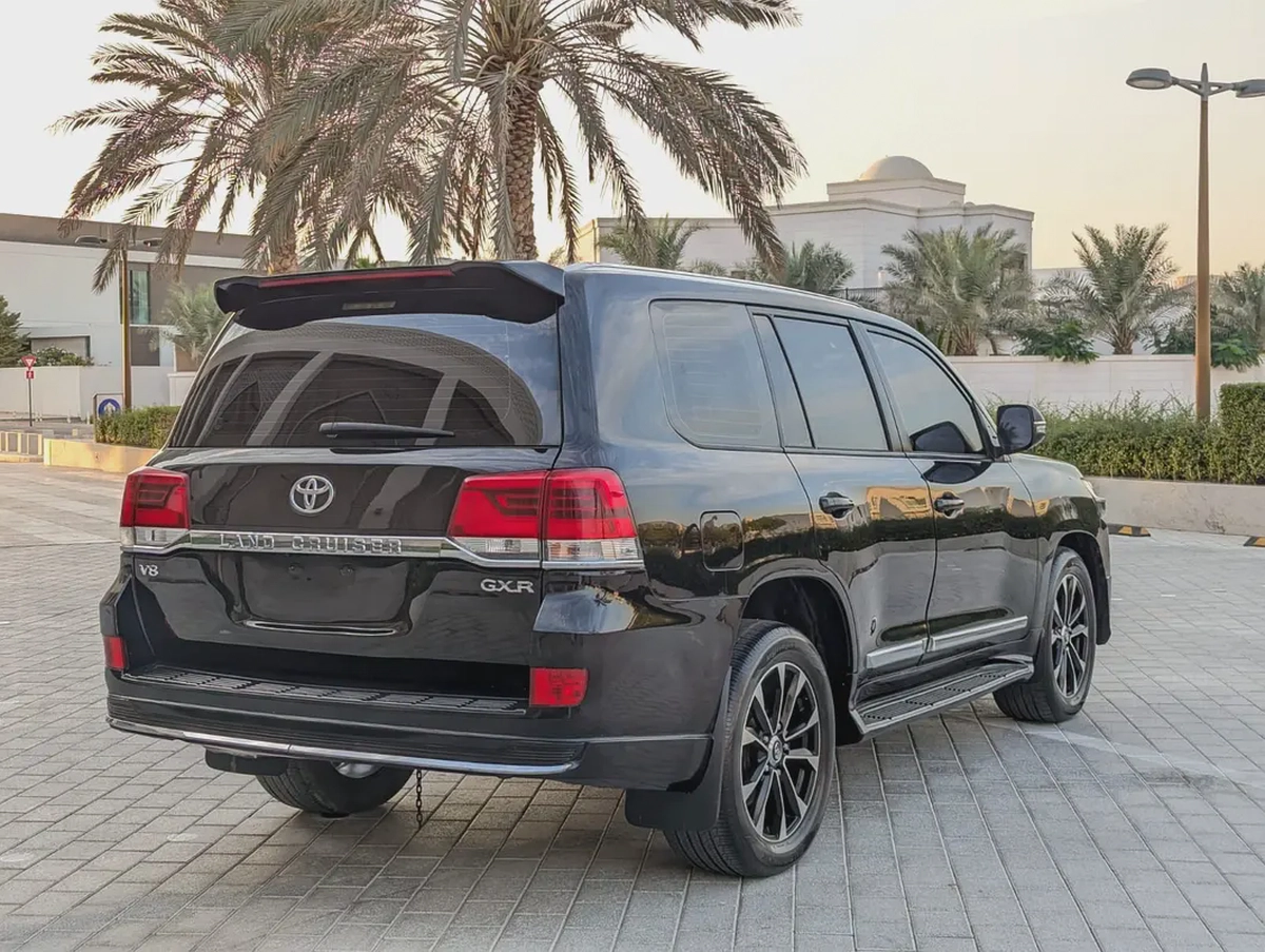 TOYOTA LAND CRUISER 2018 DIESEL V8 D-4D GCC IN EXCELLENT CONDITION