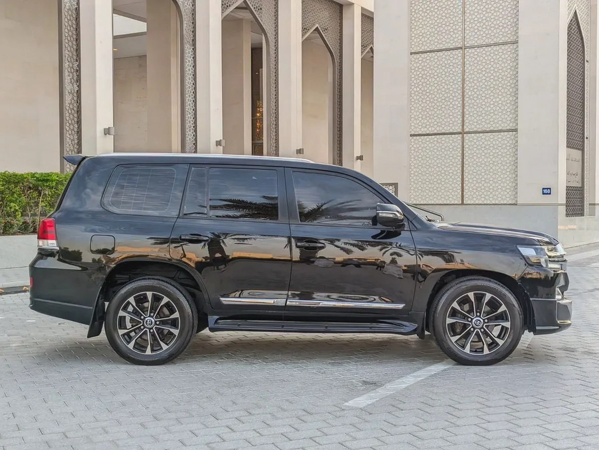 TOYOTA LAND CRUISER 2018 DIESEL V8 D-4D GCC IN EXCELLENT CONDITION