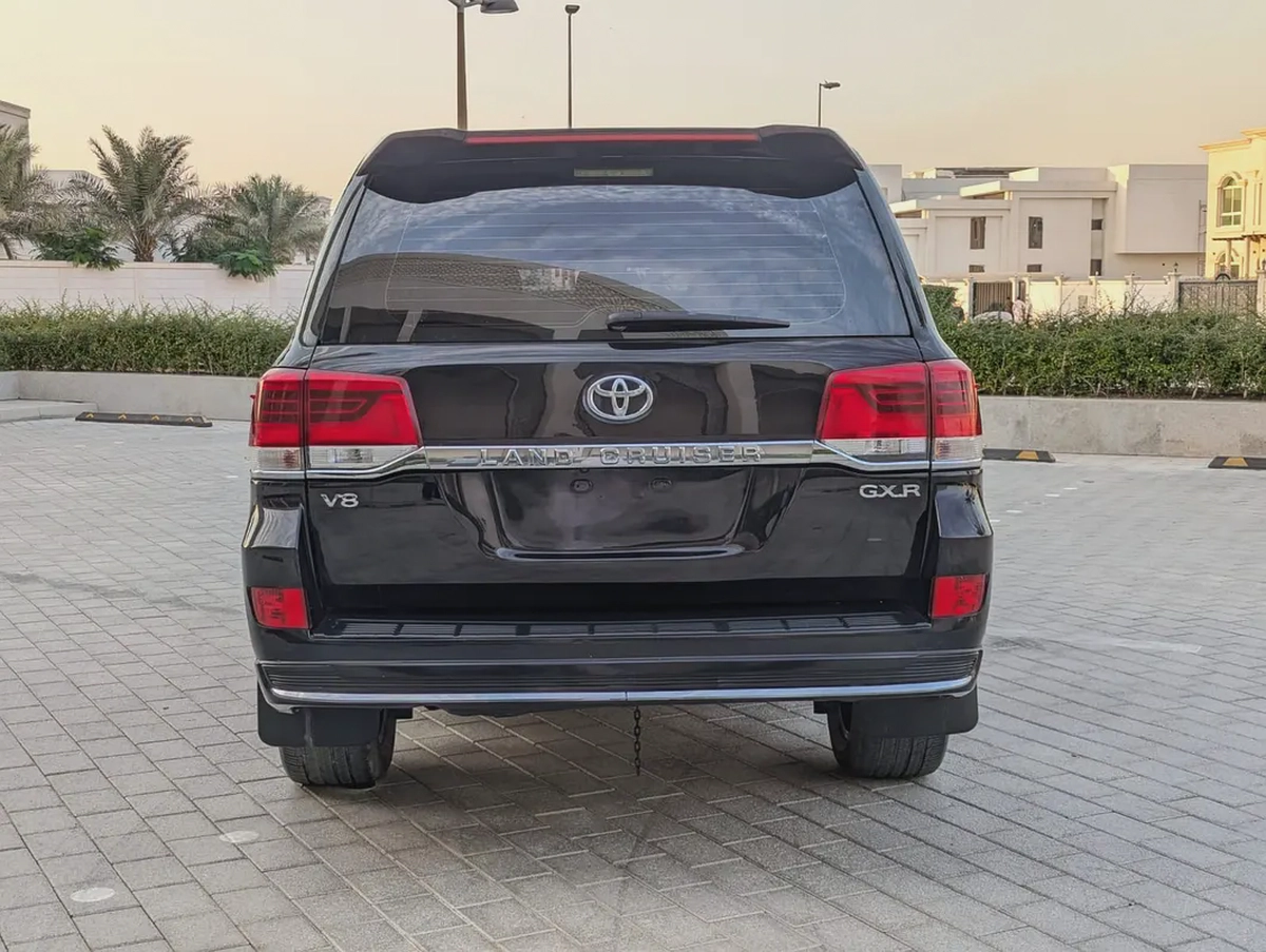 TOYOTA LAND CRUISER 2018 DIESEL V8 D-4D GCC IN EXCELLENT CONDITION