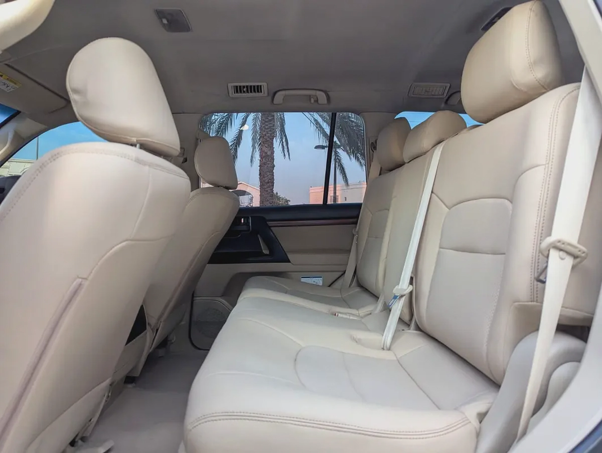 TOYOTA LAND CRUISER 2018 DIESEL V8 D-4D GCC IN EXCELLENT CONDITION