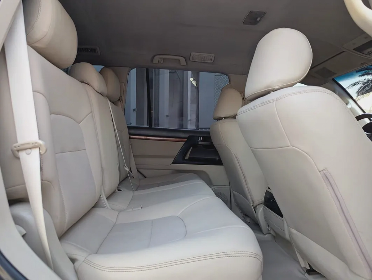 TOYOTA LAND CRUISER 2018 DIESEL V8 D-4D GCC IN EXCELLENT CONDITION