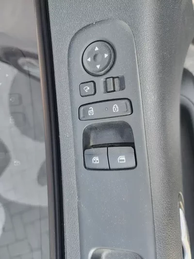 HYUNDAI STARIA-14