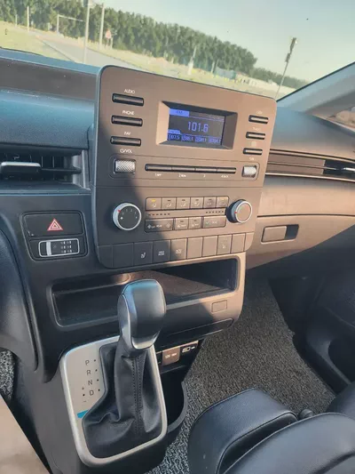 HYUNDAI STARIA-7