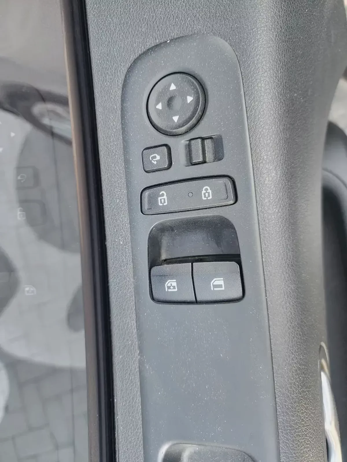 HYUNDAI STARIA-14-14