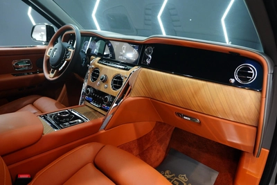 Rolls-Royce Cullinan 2025-6