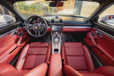Porsche Cayman 718 2024-3