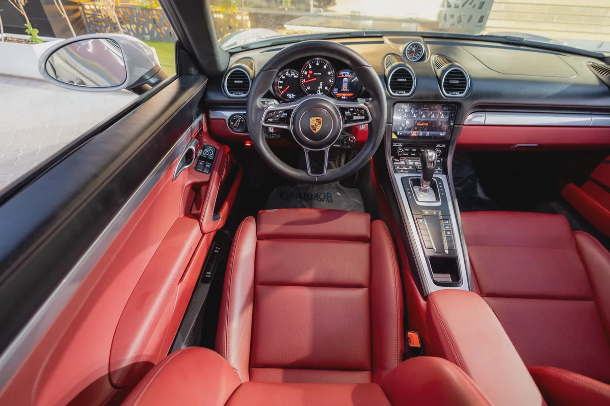 Porsche Cayman 718 2024-11-11