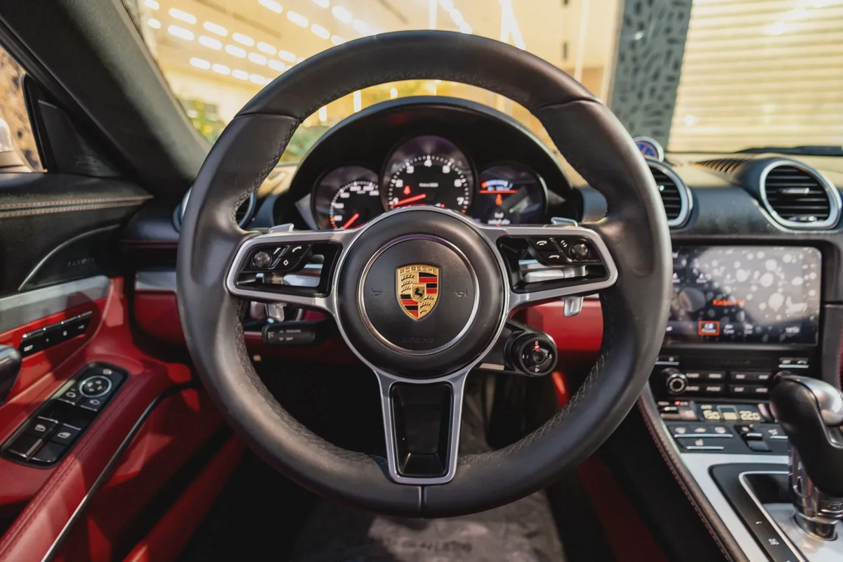 Porsche Cayman 718 2024-12-12